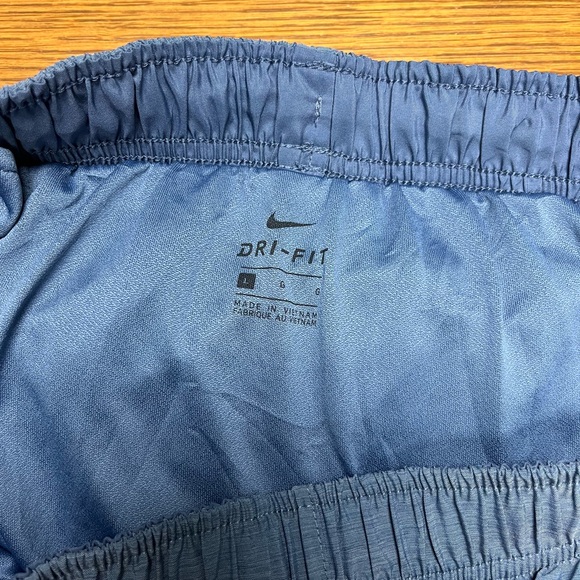 Nike Running Shorts - Picture 2 of 4